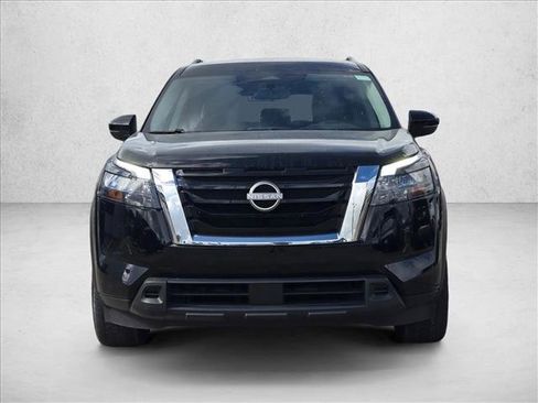 Used 2025 Nissan Pathfinder SV FWD image 2