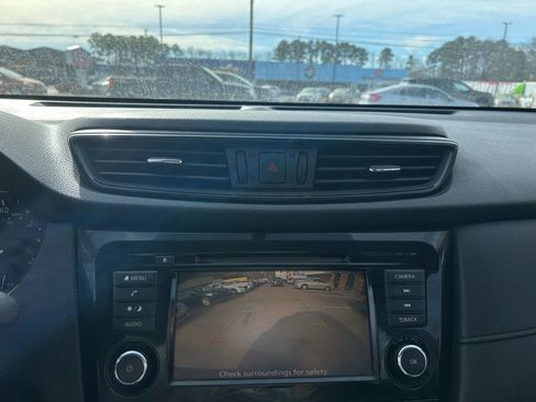 Used 2018 Nissan Rogue S image 23