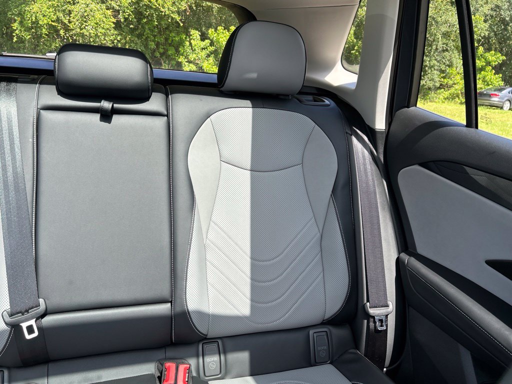 Certified 2025 Volkswagen Tiguan SE w/ Panoramic Sunroof Package AWD/4WD image 14