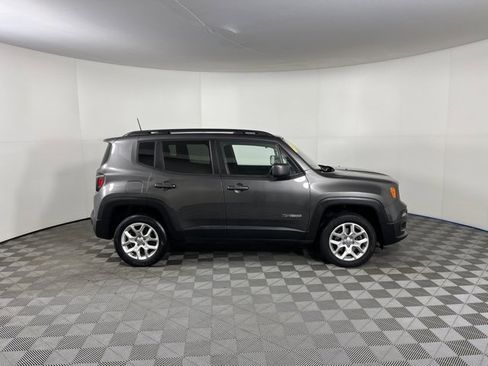 Used 2018 Jeep Renegade Latitude w/ Safety & Security Group image 8