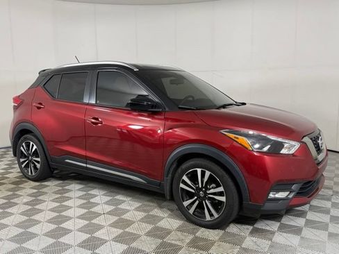 Used 2020 Nissan Kicks SR w/ SR Premium Package FWD image 8