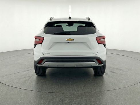 Used 2025 Chevrolet Trax LT w/ LT Convenience Package FWD image 7