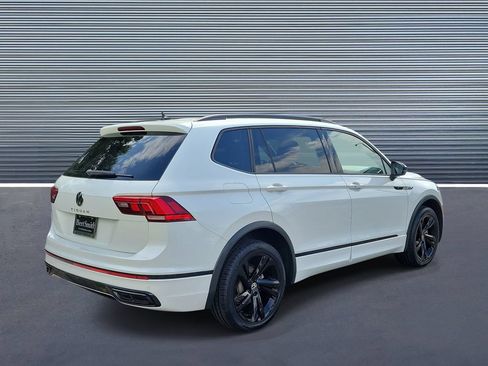 Used 2024 Volkswagen Tiguan SE R-Line FWD image 3