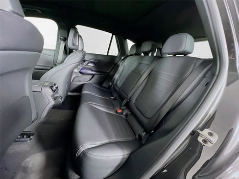 Used 2025 Mercedes-Benz GLC 300 4MATIC image 21