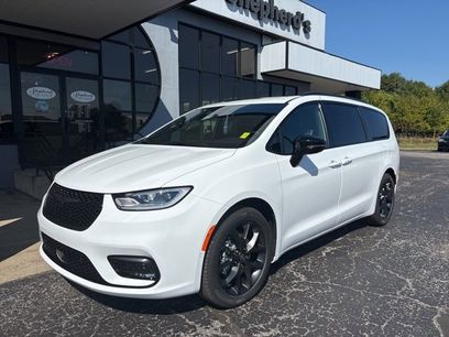 New 2026 Chrysler Pacifica Limited w/ S Appearance Package