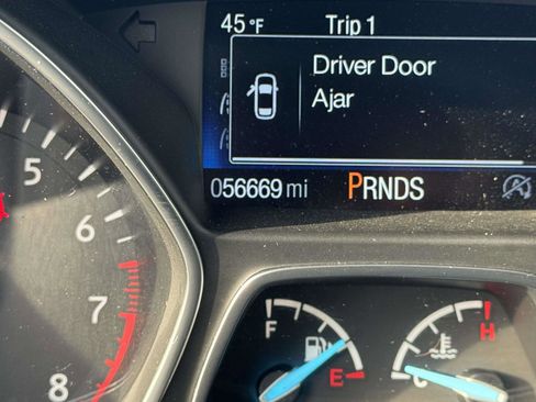 Used 2018 Ford Escape SE w/ SE Sport Appearance Package image 28