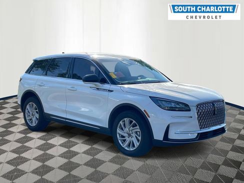 Used 2023 Lincoln Corsair FWD image 3