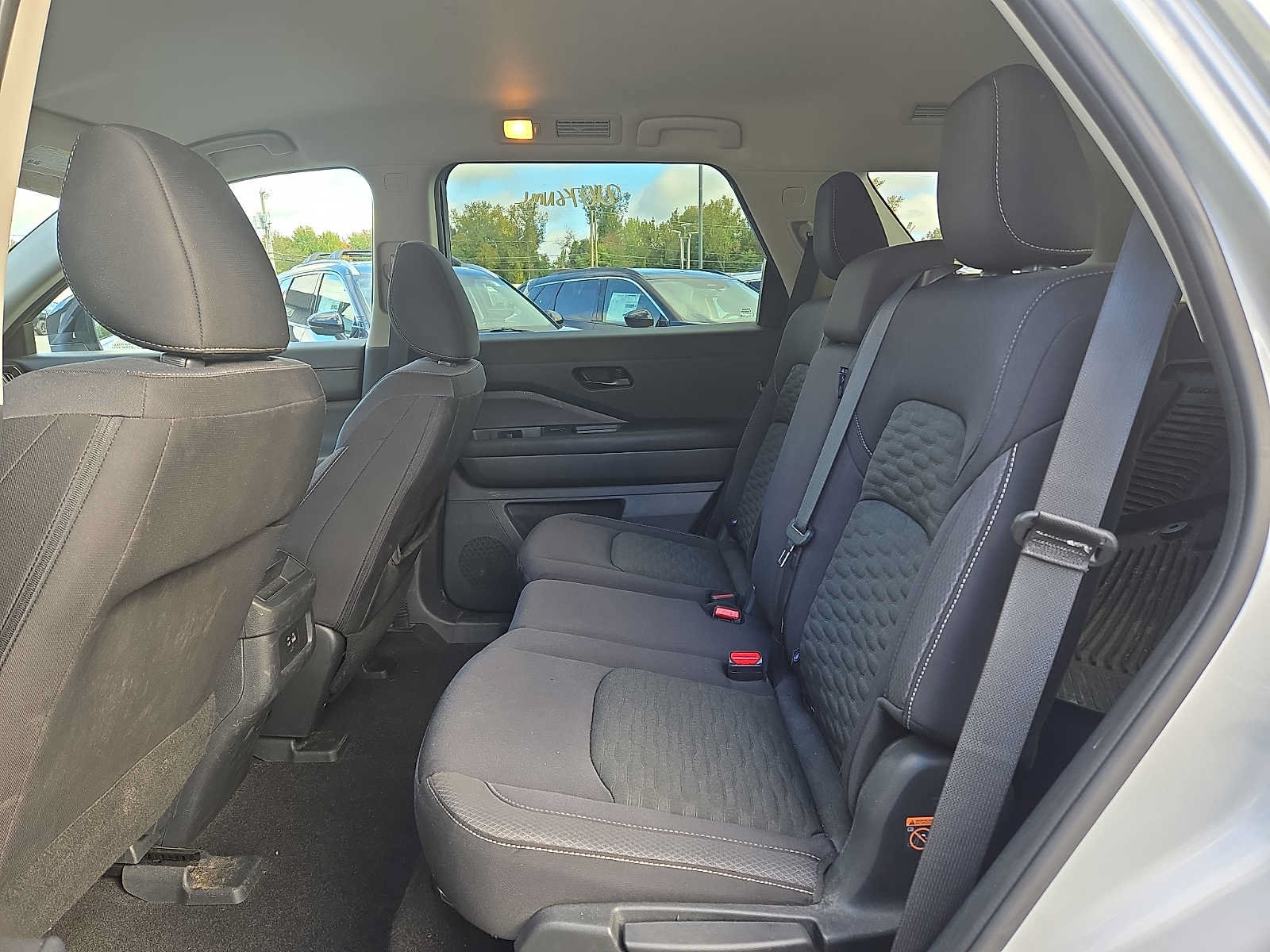 Used 2024 Nissan Pathfinder S AWD/4WD image 10