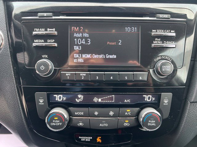 Used 2017 Nissan Rogue SV AWD/4WD image 28