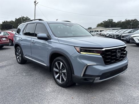 Used 2023 Honda Pilot Touring image 7
