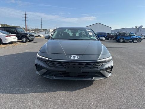 Used 2025 Hyundai Elantra SEL image 8