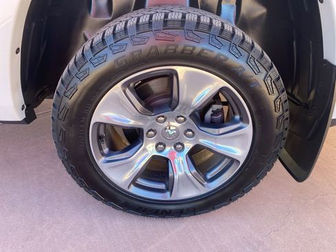 Used 2019 RAM 1500 Laramie image 40