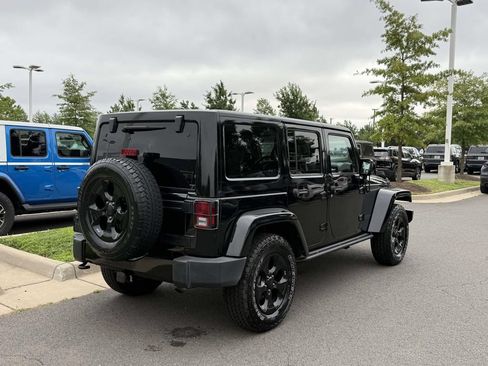 Used 2015 Jeep Wrangler Unlimited Sahara AWD/4WD image 9