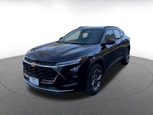 Used 2025 Chevrolet Trax LT image 6