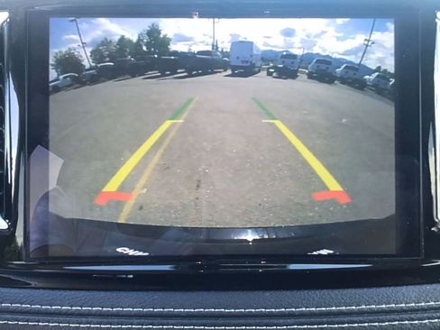 Used 2024 Chrysler Pacifica Select image 16