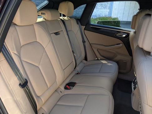 New 2026 Porsche Macan image 25