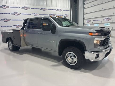 Used 2024 Chevrolet Silverado 3500 LT w/ Convenience Package AWD/4WD image 18