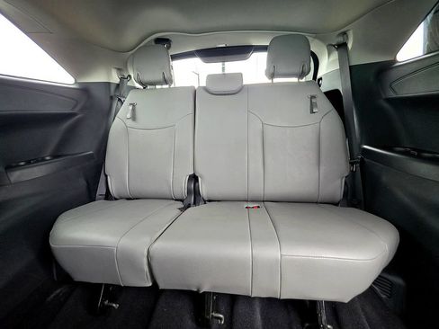 Used 2026 Toyota Sienna XLE FWD image 63