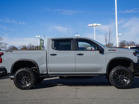 Used 2024 Chevrolet Silverado 1500 ZR2 w/ Technology Package image 3