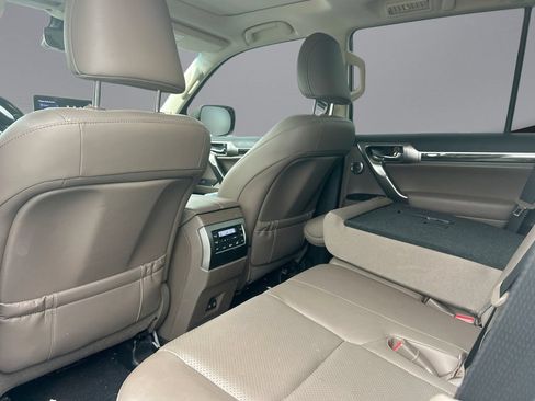 Used 2023 Lexus GX 460 Luxury w/ Accessory Package AWD/4WD image 9