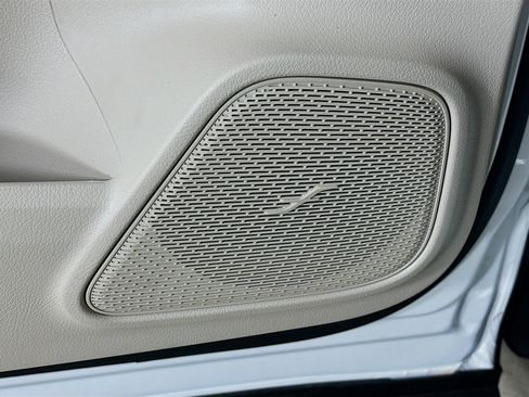 Certified 2025 Mercedes-Benz GLB 250 4MATIC image 24