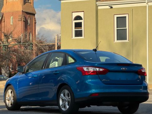 Used 2014 Ford Focus SE w/ SE Winter Package image 5