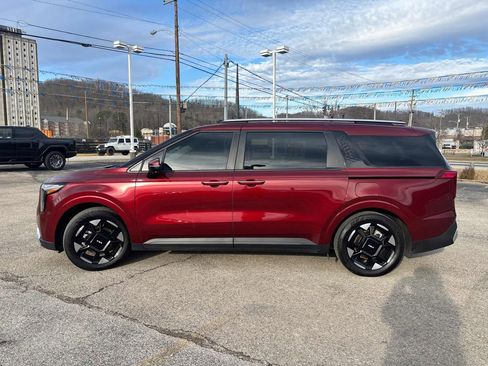 Used 2025 Kia Carnival EX image 2