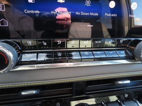 Certified 2024 Chevrolet Colorado ZR2 w/ ZR2 Bison Edition image 28