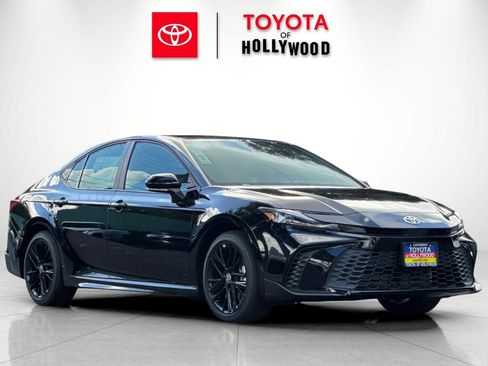 New 2026 Toyota Camry SE image 1