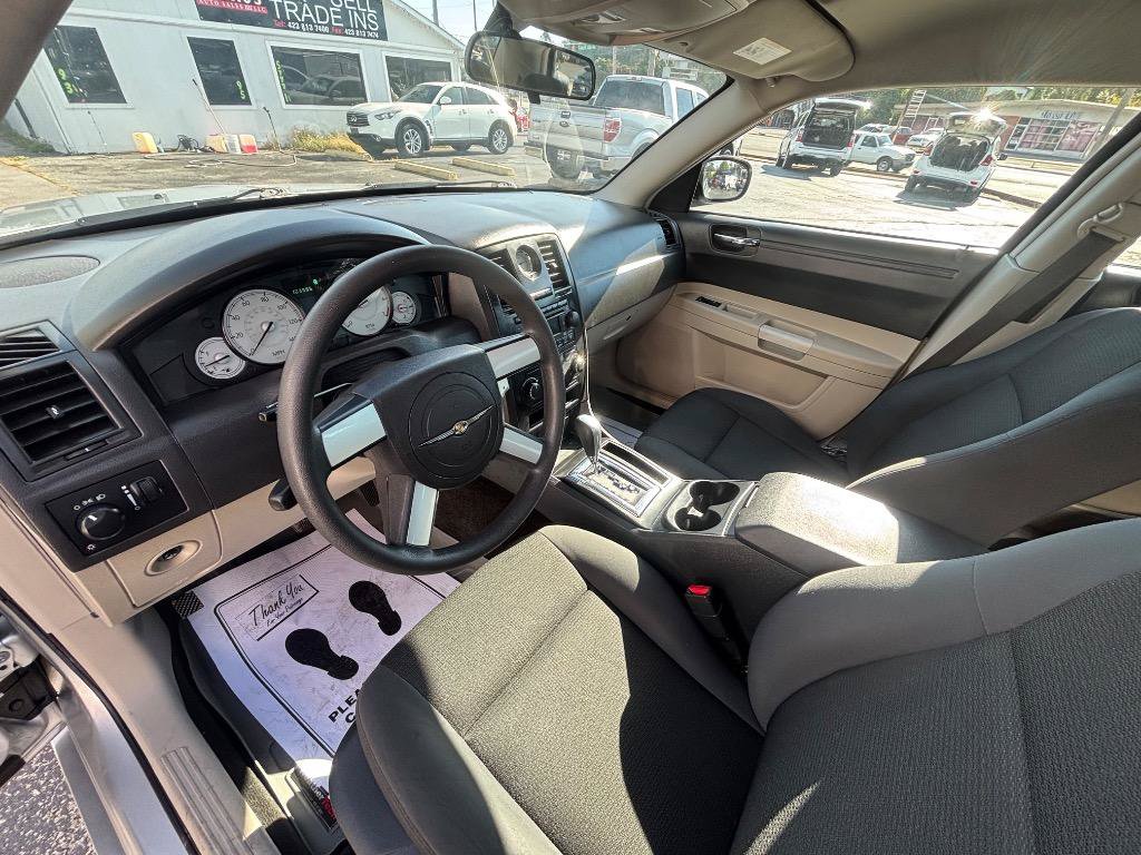 Used 2006 Chrysler 300 RWD image 16
