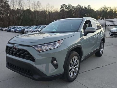 Used 2021 Toyota RAV4 XLE Premium image 2