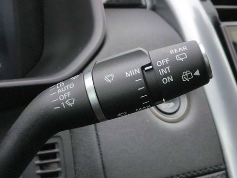 Used 2024 Land Rover Discovery S image 26