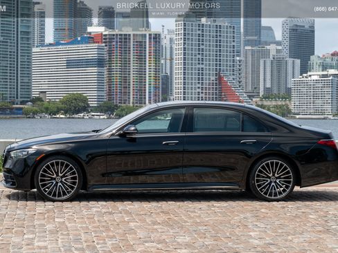Used 2024 Mercedes-Benz S 580 4MATIC Sedan w/ AMG Line image 4