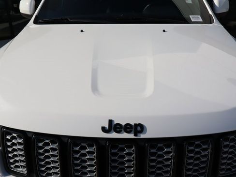 Used 2021 Jeep Grand Cherokee Laredo X image 16