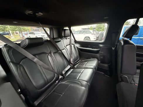Certified 2024 Jeep Wagoneer L Series II w/ Flexible Seating Group AWD/4WD image 16