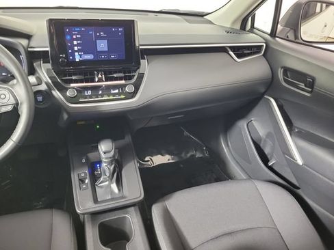 Used 2026 Toyota Corolla Cross LE w/ Moonroof Package FWD image 17