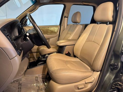 Used 2002 MAZDA Tribute ES image 8