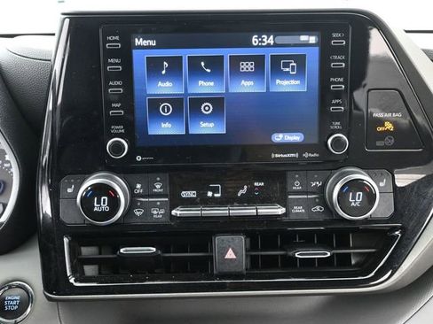 Certified 2022 Toyota Highlander XLE image 24