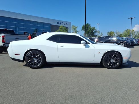 Used 2016 Dodge Challenger R/T Scat Pack w/ Leather Interior Group RWD image 2