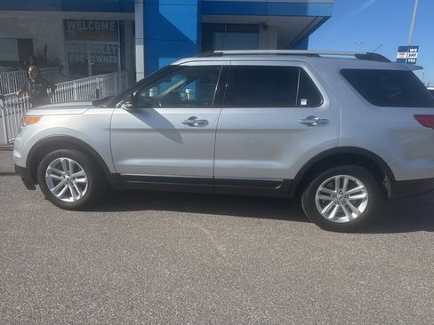 Used 2015 Ford Explorer XLT w/ Equipment Group 202B image 5