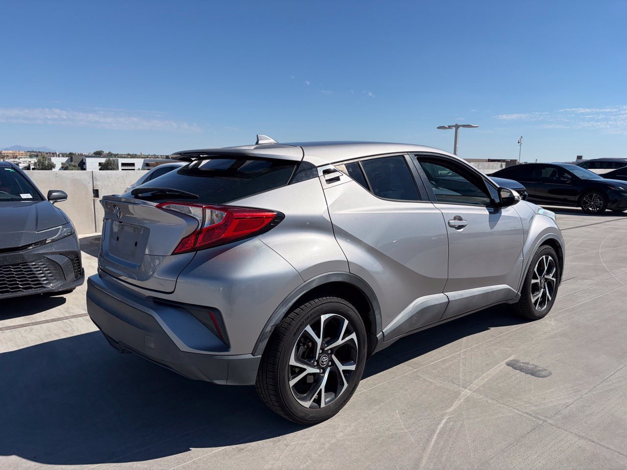 Used 2018 Toyota C-HR XLE FWD image 2
