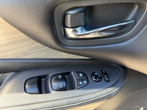 Used 2015 Nissan Murano S image 22