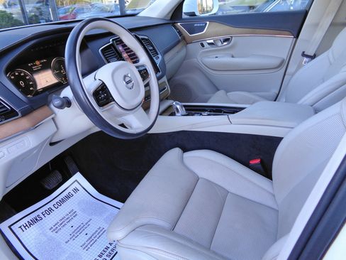 Used 2017 Volvo XC90 T8 Inscription w/ Vision Package image 9