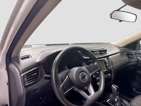 Used 2018 Nissan Rogue S image 9