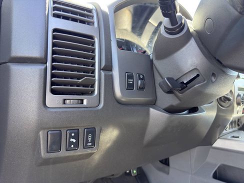 Used 2007 Nissan Titan LE w/ Tow Pkg AWD/4WD image 13
