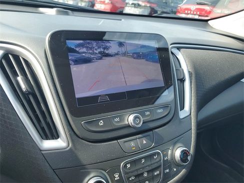 Used 2024 Chevrolet Malibu LT image 28