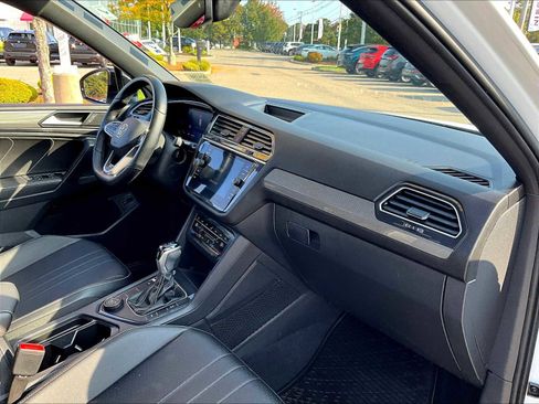 Used 2022 Volkswagen Tiguan SE R-Line image 14