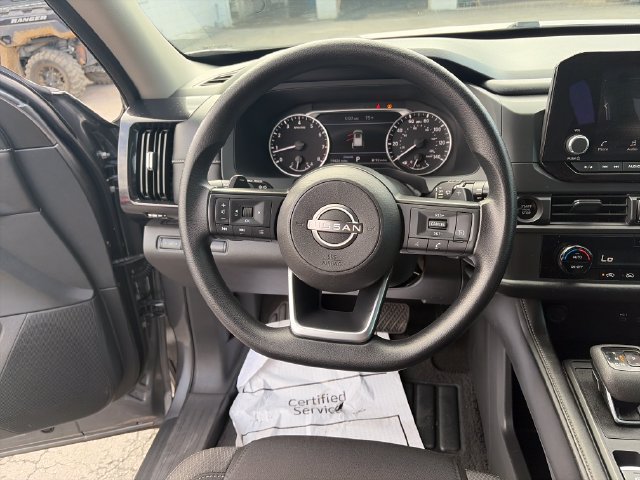Used 2025 Nissan Pathfinder S FWD image 14