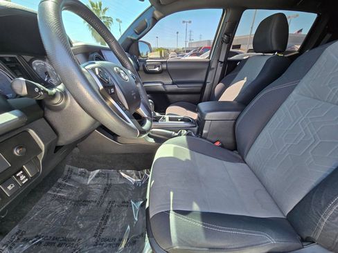 Used 2021 Toyota Tacoma TRD Sport w/ Technology Package image 13