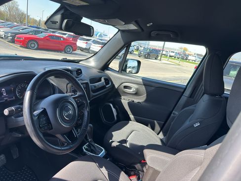 Used 2021 Jeep Renegade Latitude AWD/4WD image 25